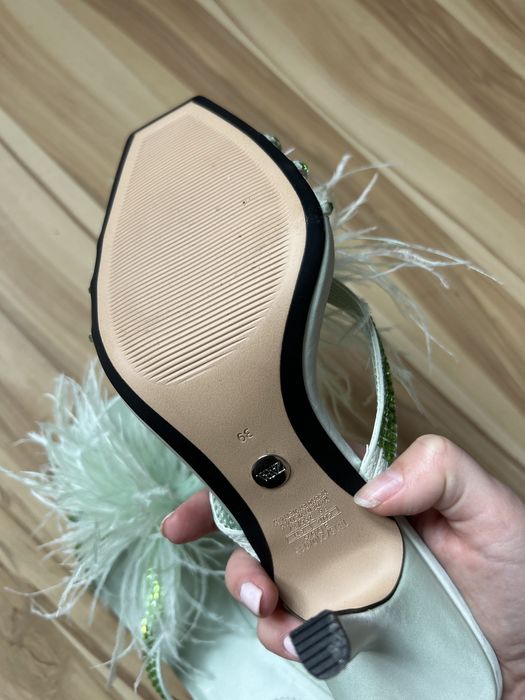 Zielone seledynowe klapki szpilki z piórami cekiny zielone 39 Zara