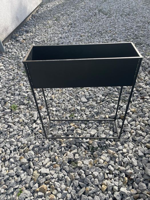 Metalowa donica stojąca kwietnik 60x20x70 czarny mat