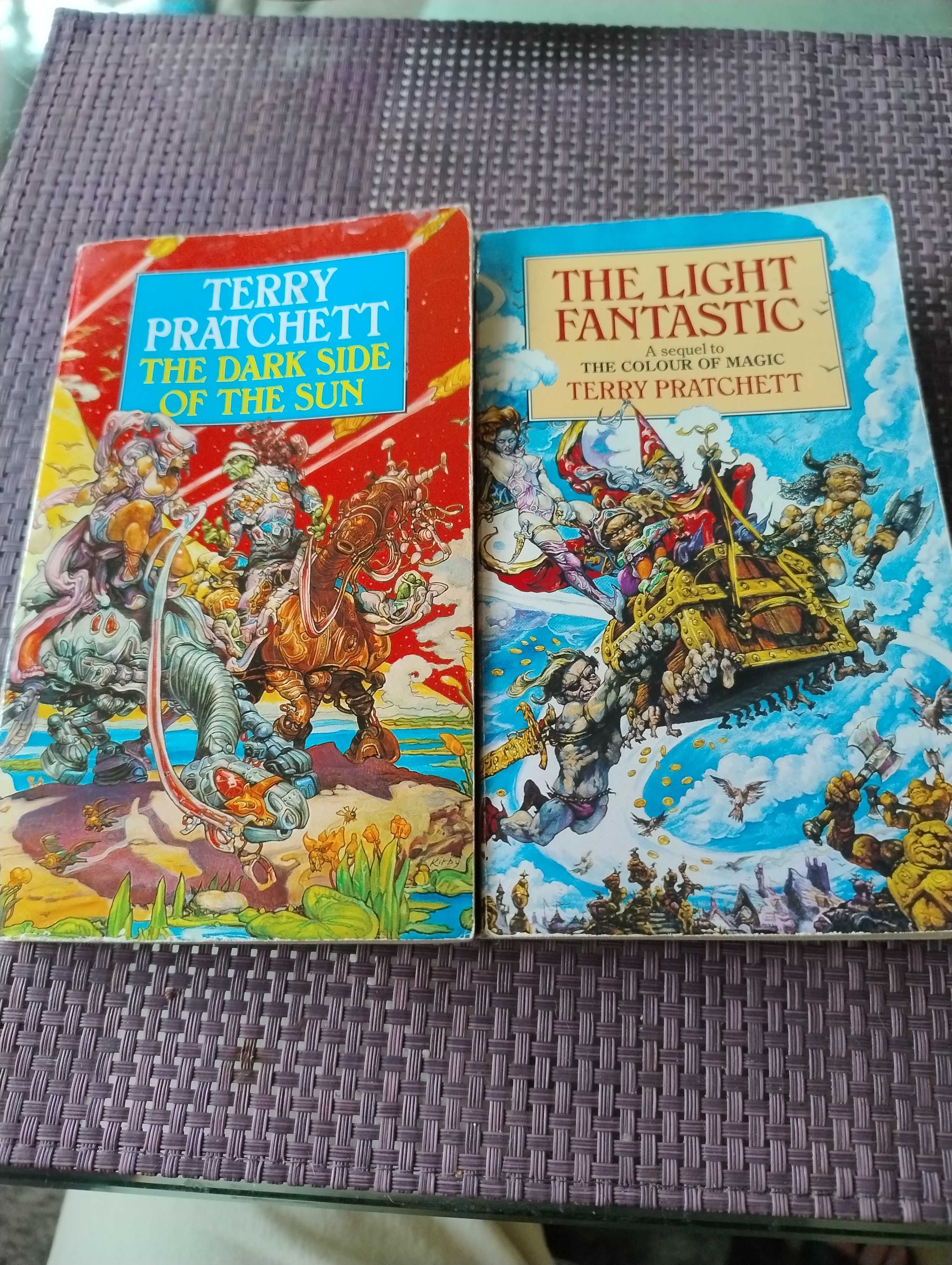 Terry Pratchett the light and the dark się od the sun