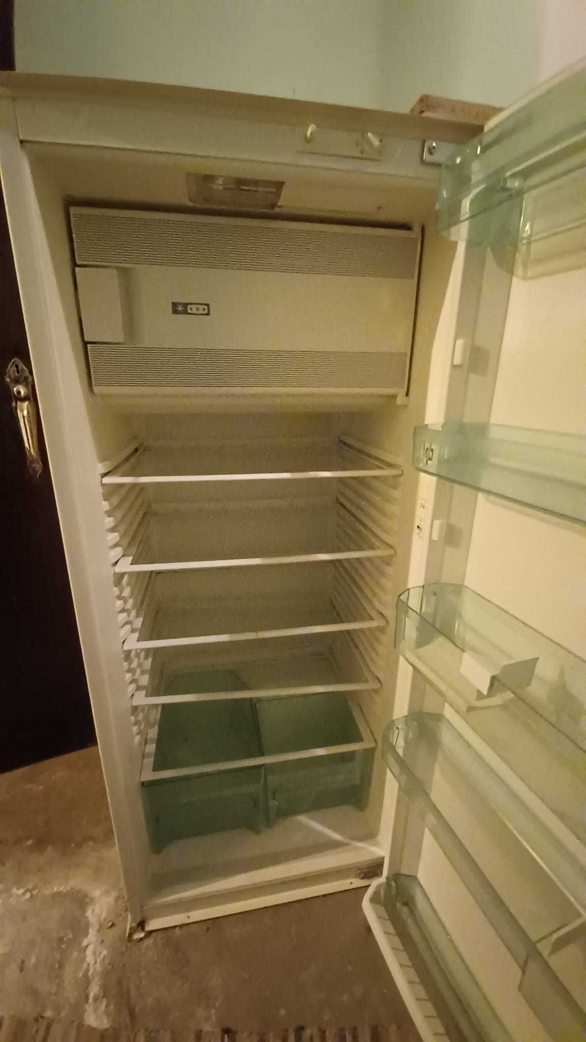 Frigorifico de encastre para peças