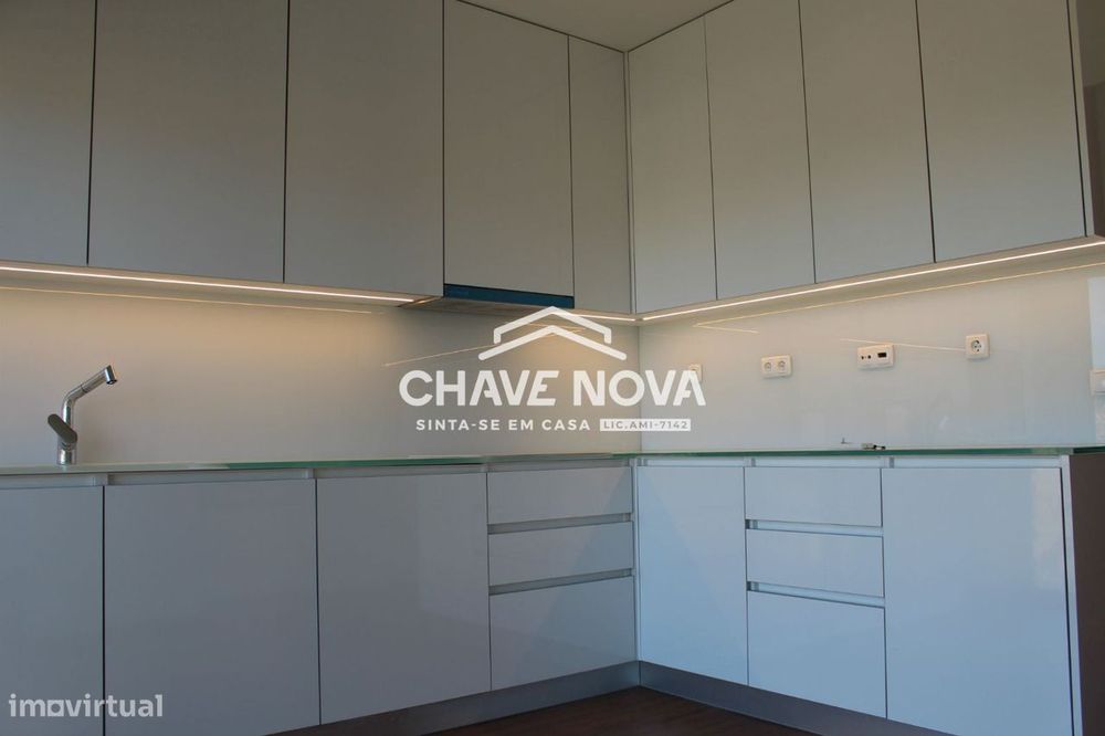 Moradia Geminada T5 de 3 frentes em Pedroso