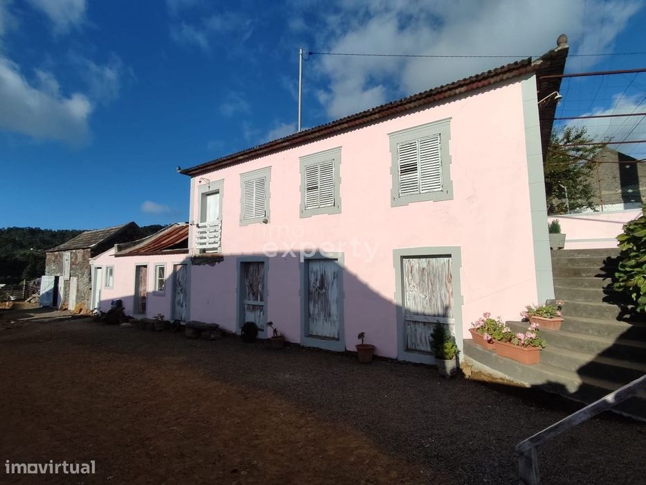 Moradia T3 + Palheiro na Fajã da Ovelha