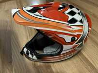 Kask XS nowy i ochraniacze w dodat. Cenie