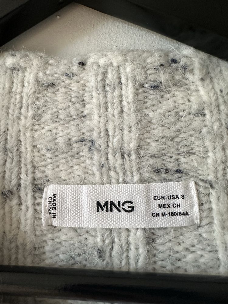 Jasny sweterek z Mango