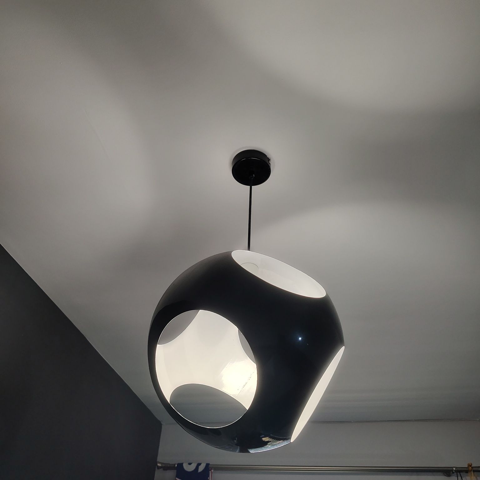 Lampa czarna metalowa zwis