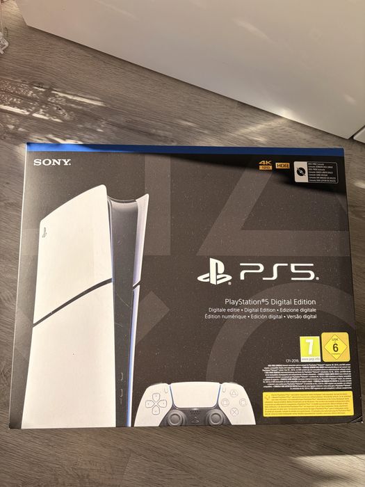 Ps5 slim digital 1TB com 2 comandos