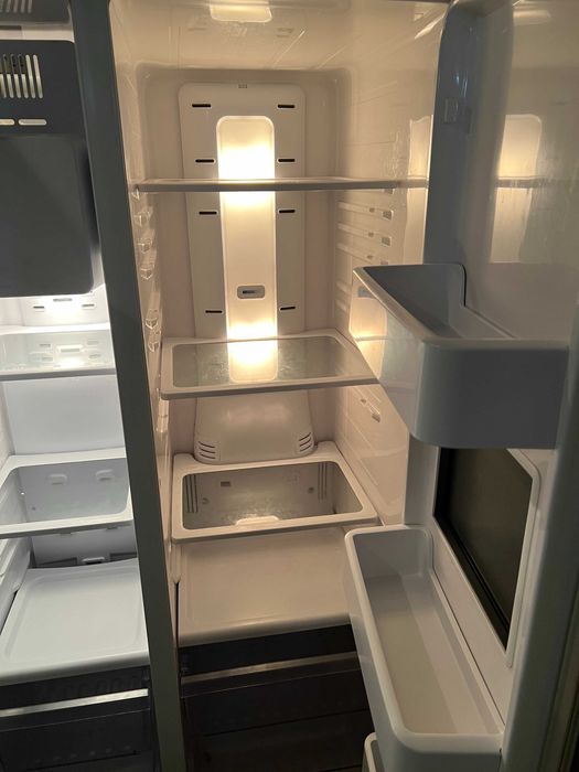 Продам Холодильник Samsung  SIDE By SIDE