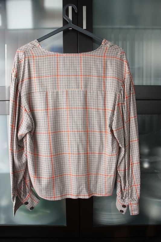 Blusa aos quadrados laranja e com botões castanhos BERSHKA tamanho S