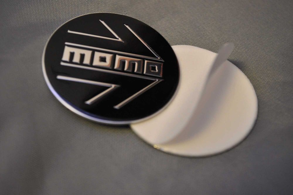 4 centros para jante ou volante, kit completo pronto a aplicar MOMO