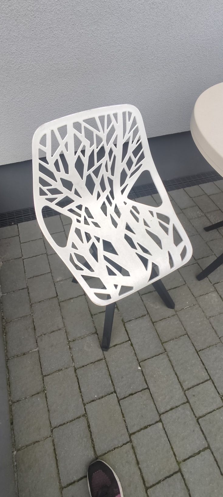 Stół z krzesłami do ogrodu
