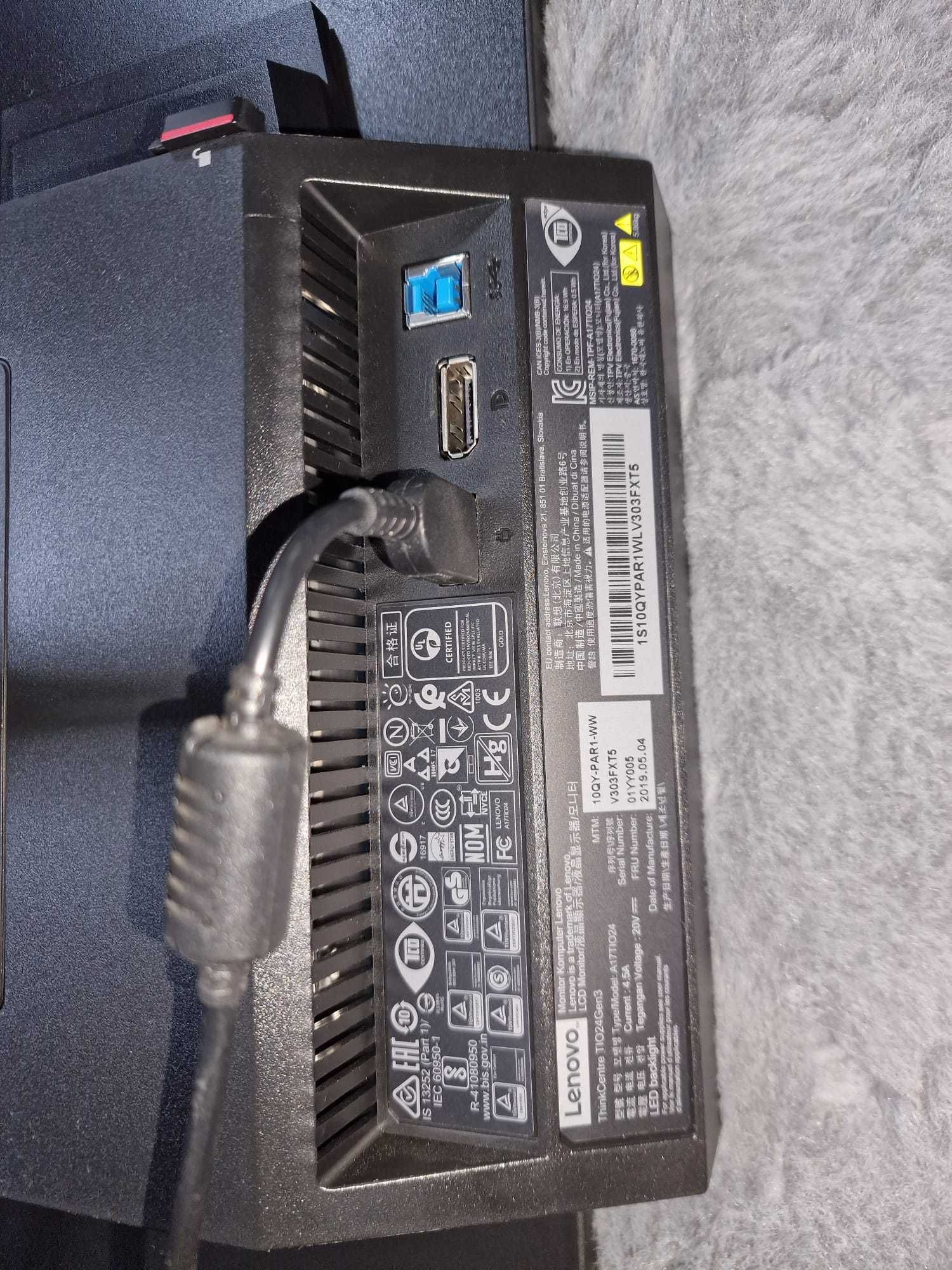 Monitor Lenovo TIO 24 Gen 3 ze stacją roboczą Lenovo ThinkCentre M715q