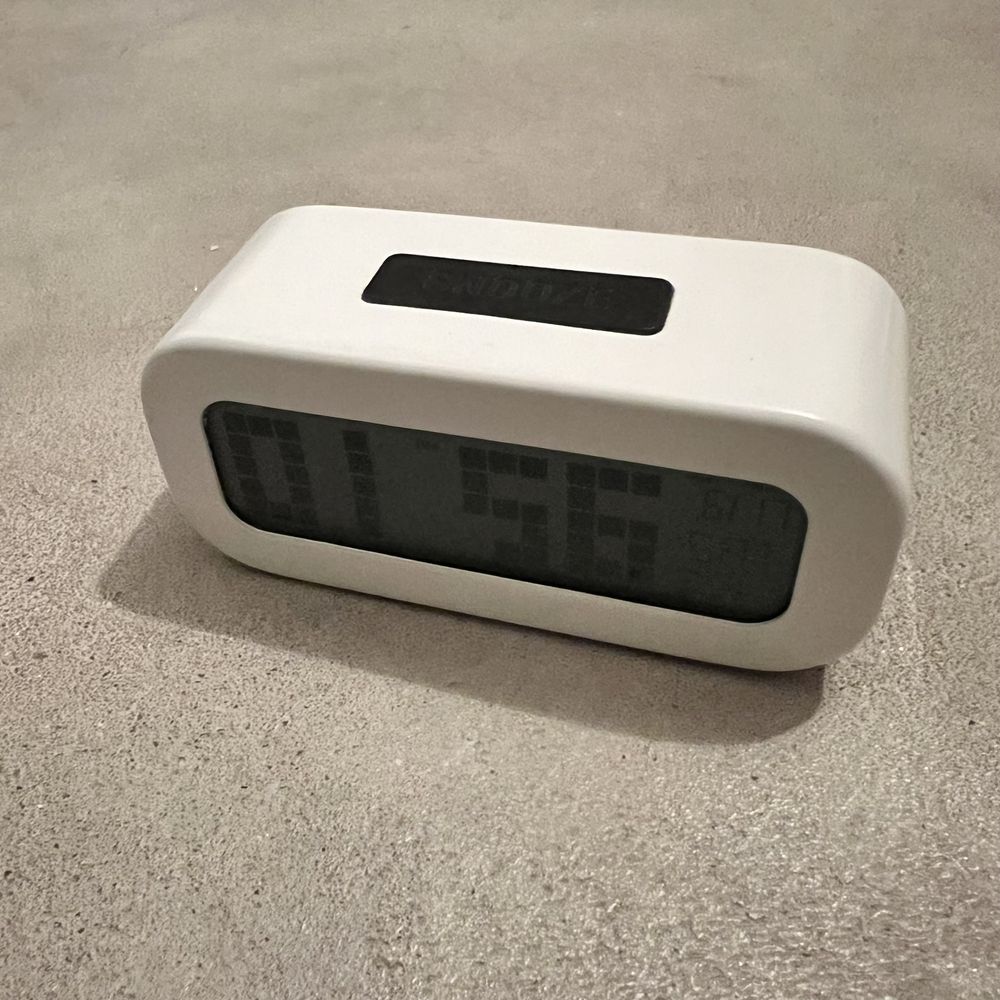 Relógio despertador Ikea com luz