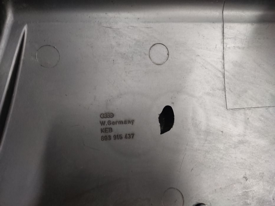 Продам запаску и кришку АКБ Ауди б3