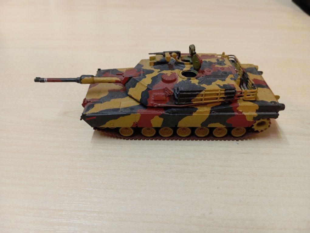 Модель танка Abrams 1:72