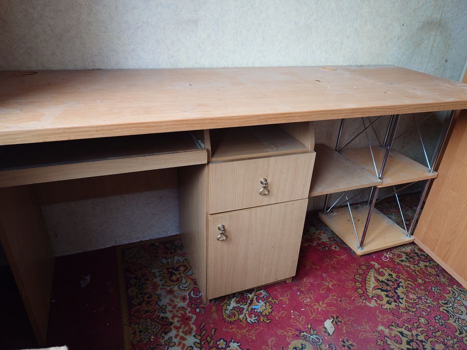 Oddam biurko - złożone z kilku mebli / za darmo