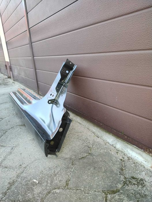 Próg prawy słupek A Audi A4 B9 8W0