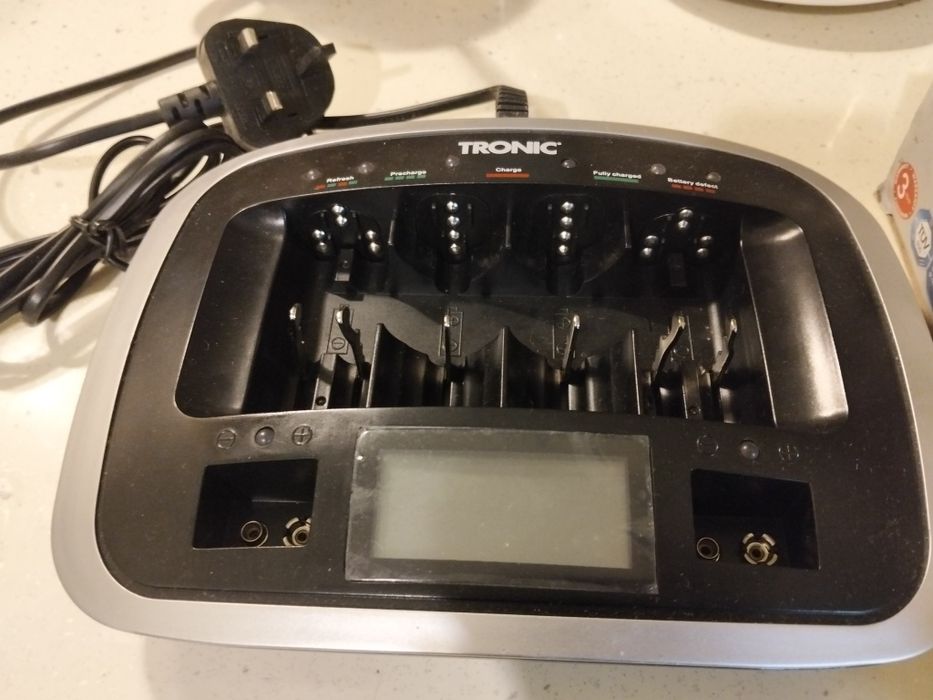 Tronic зарядний пристрій