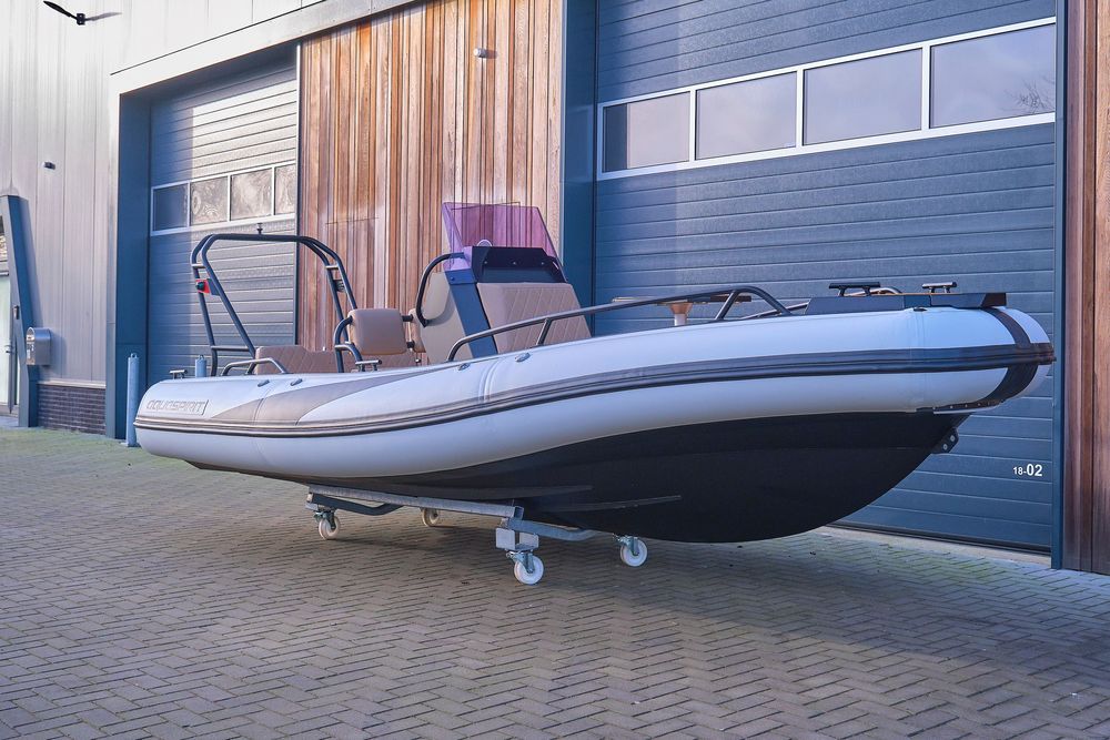 Łódź motorowa Spirit S585 CC –Nowoczesna, Przestronna i Wszechstronna!