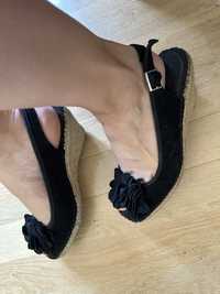 Letnie buty na koturnie espadryle