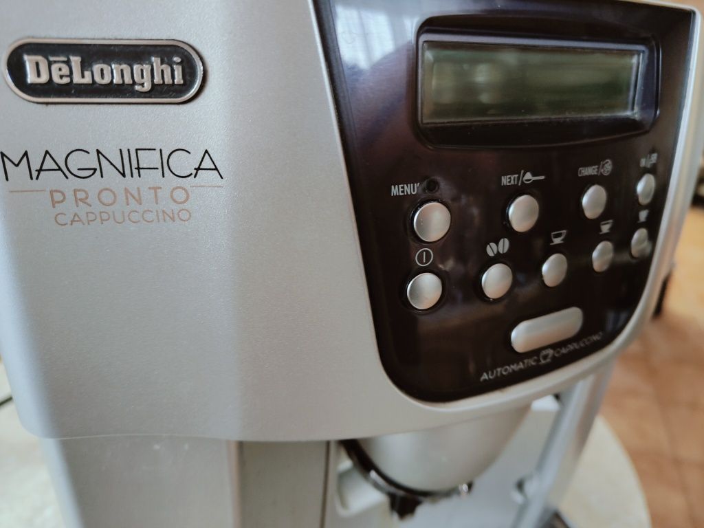 Ekspres ciśnieniowy DeLonghi
