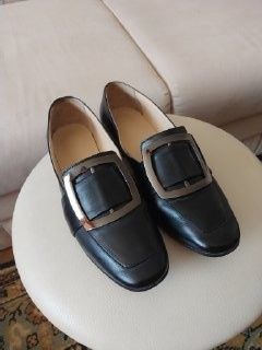 Туфлі жіночі чорні шкіряні лофери р.38
