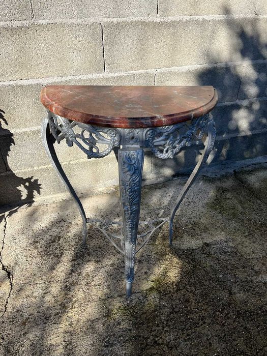 Mesa Pequena de Ferro com Tampo de Mármore Rosa