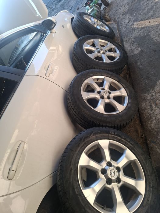 Диски  з шинами R17 5x114,3 Toyota RAV 4 оригінал
