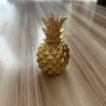Złota dekoracja ananas