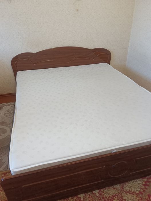 Двоспальне ліжко