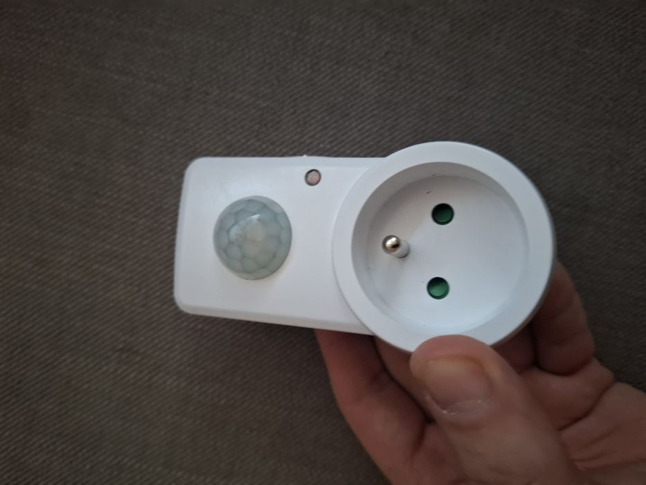 Czujnik ruchu do gniazda