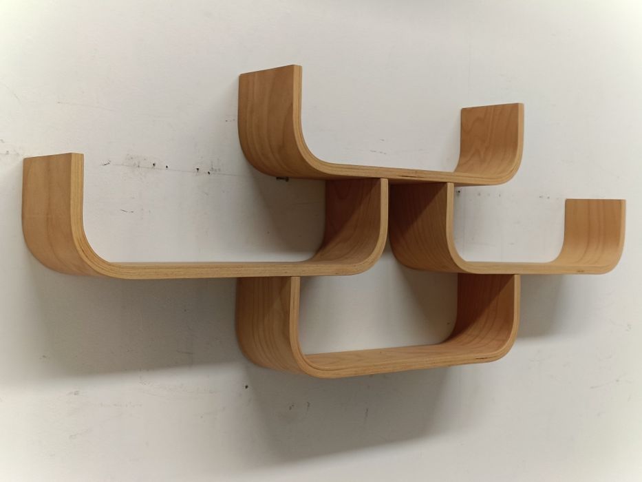 Volak Holesov model  półki wiszące na ścianę gięta sklejka design