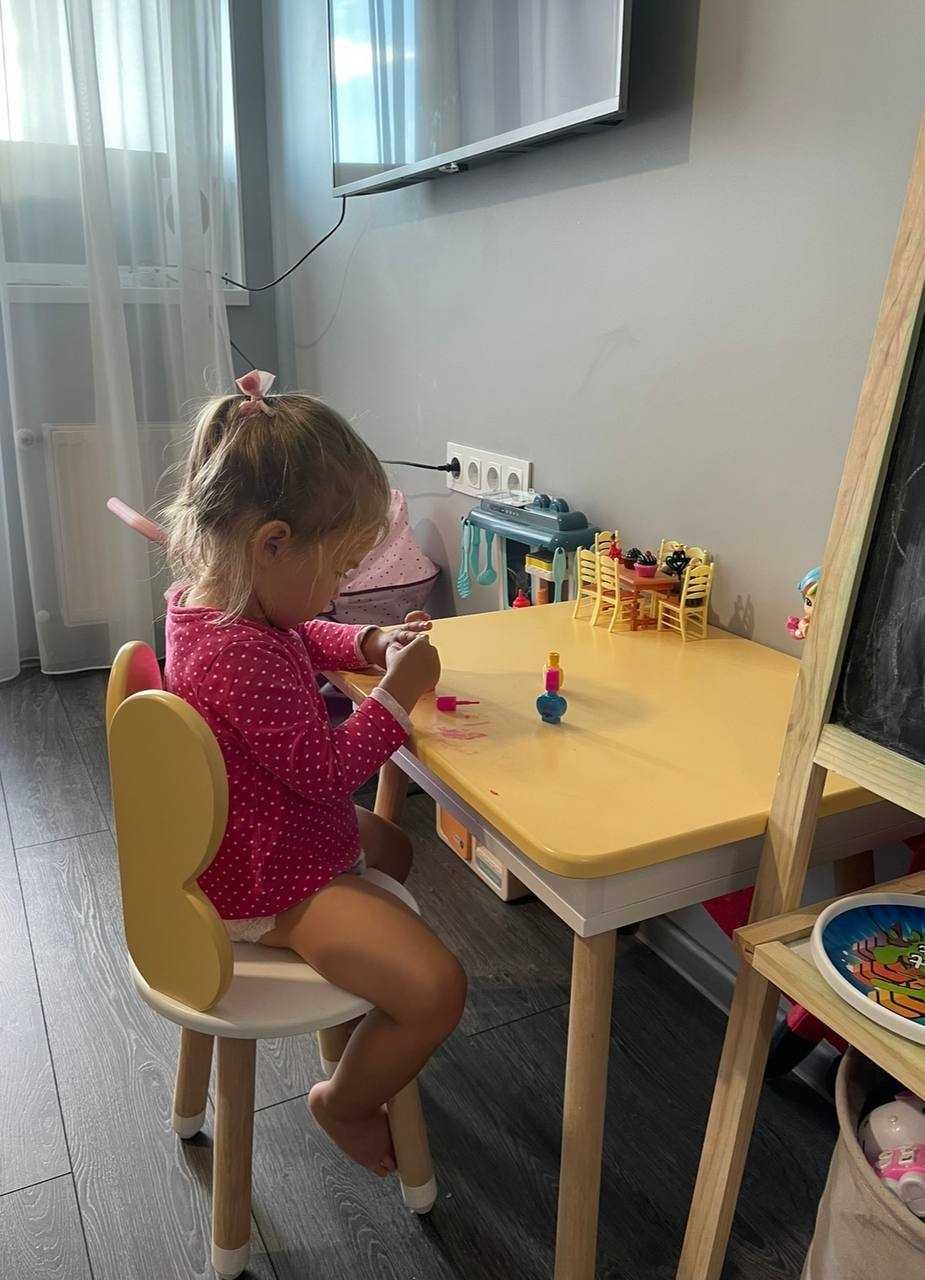 Дитячий стільчик та столик