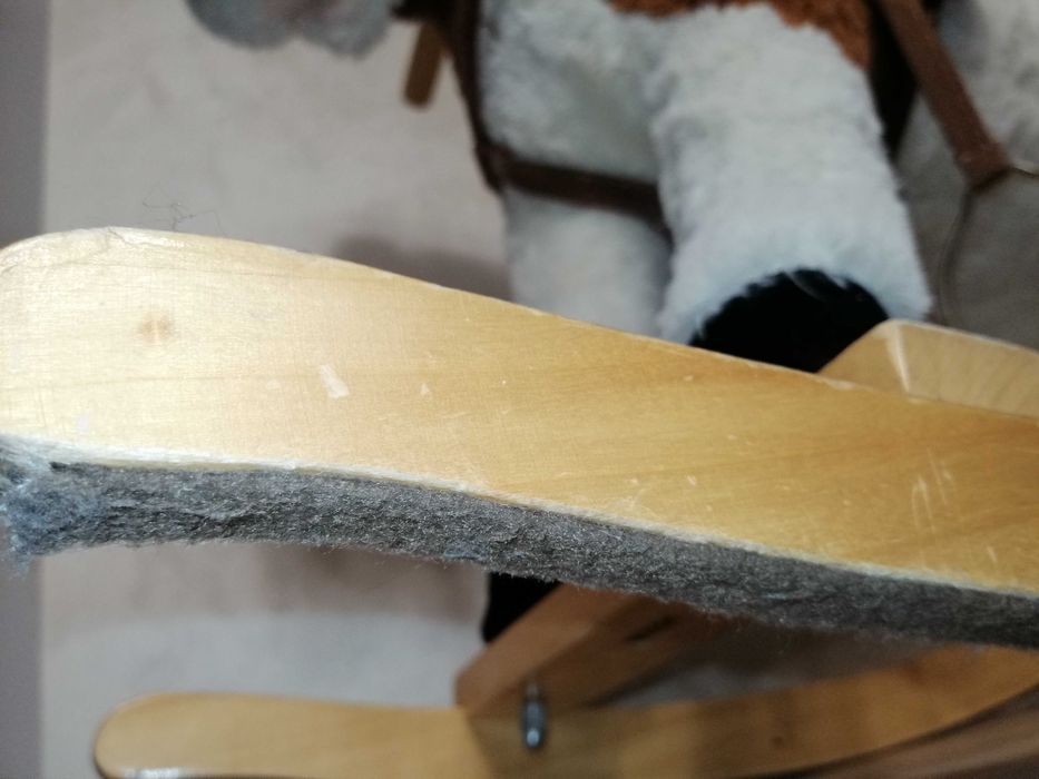 Koń na biegunach – stabilny, miękki, z ochroną podłogi