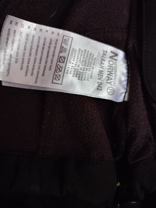 Bardzo ładna firmowa kurtka.