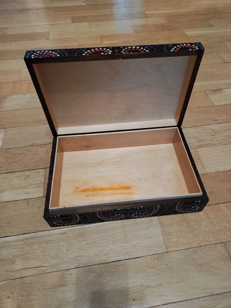 Drewniana szkatułka prl stara lakierowana