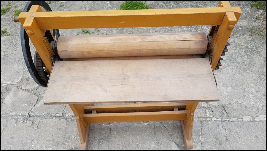 ANTYK.Duża maglownica do prania PRL napędzana korbą - lata 50-te. HIT