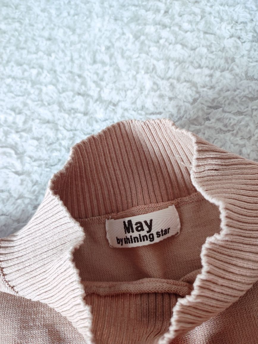 Sweter z bufiastymi rękawami
