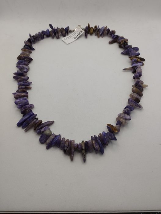 Naszyjnik z kamieniem czaroit, długość 47 cm