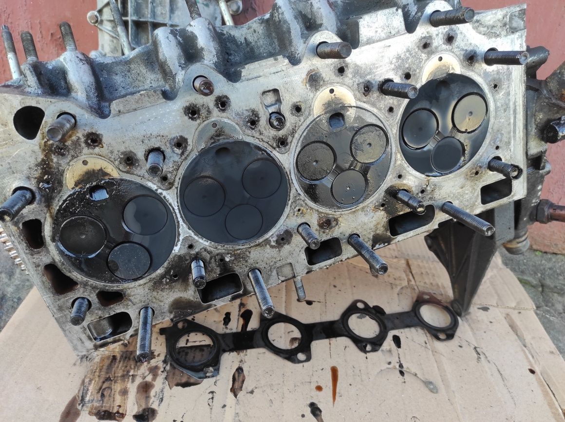 Головка блоку двигателя Рено лагуна 2.2 12V Renault