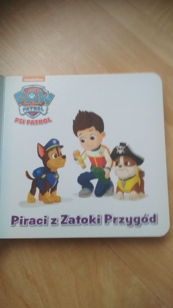 Książka dla dzieci " Psi patrol - piraci z zatoki Przygód"