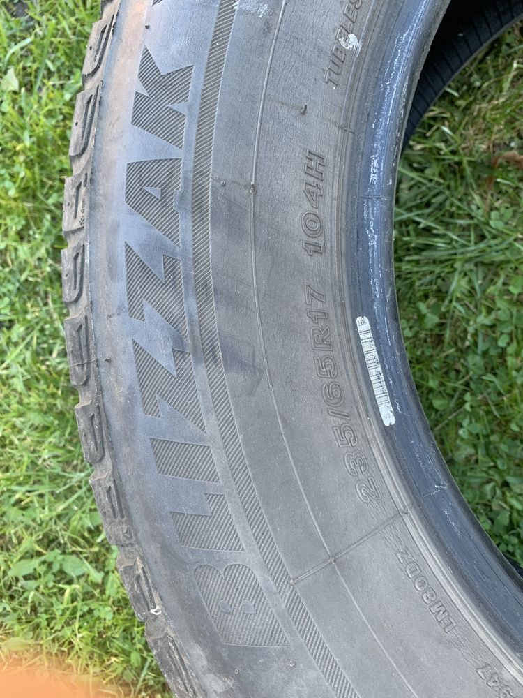 Автошини зимові BRIDGESTONE 235/65R17 Резина,Колеса,Гума,Скати, Шини)