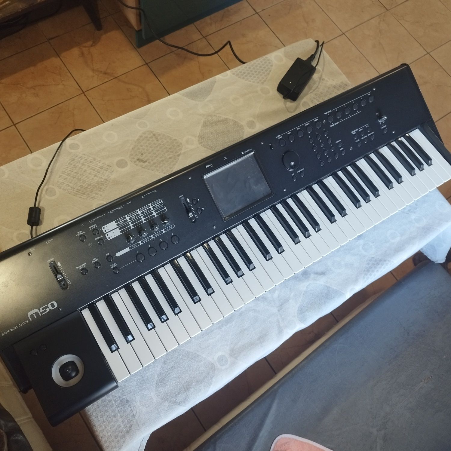 Продам профессиональный синтезатор, рабочую станцию Korg M50