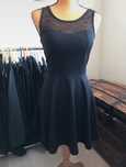 Vestido preto sem costas muito elegante