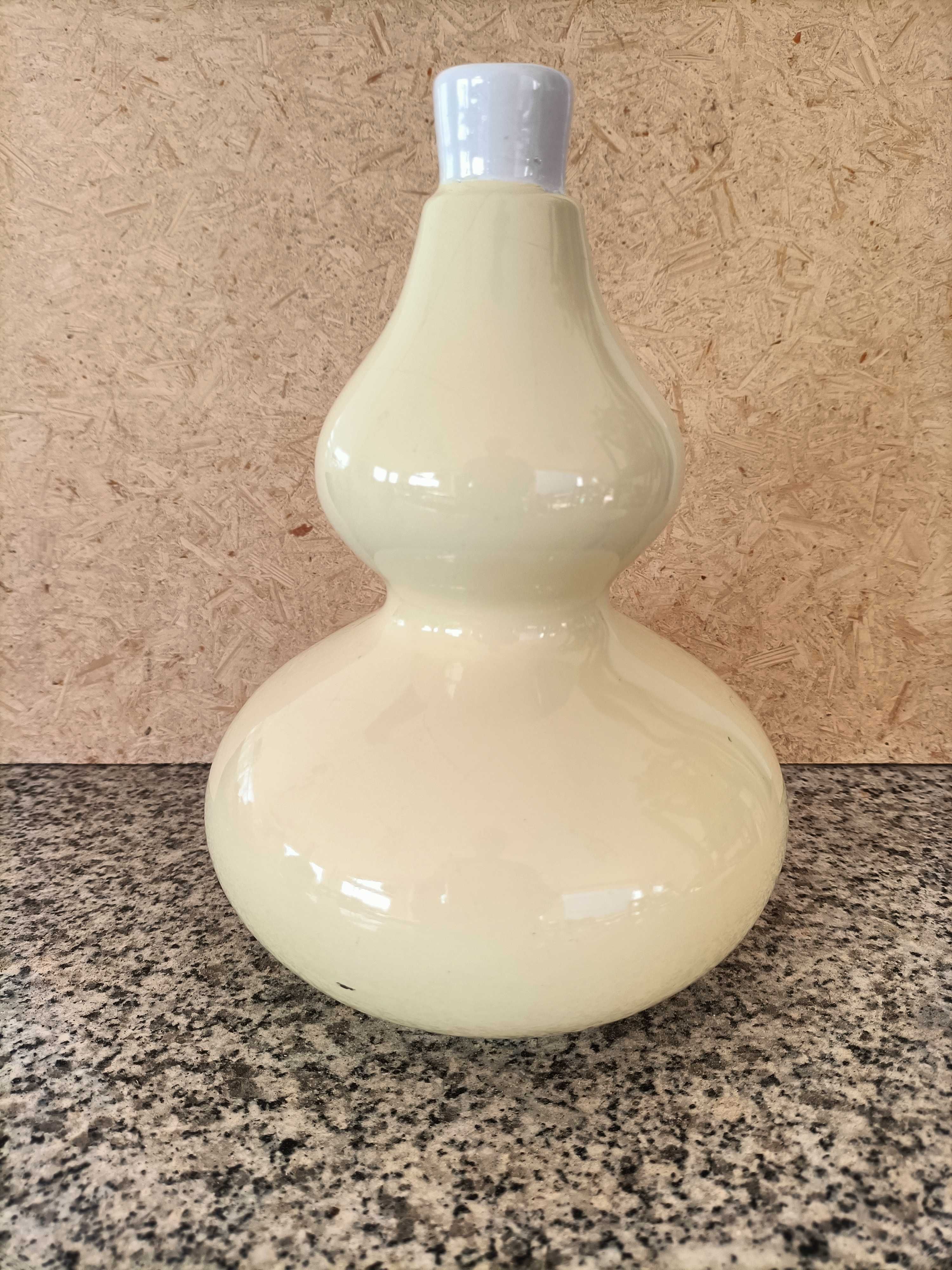 Garrafas decorativas em porcelana