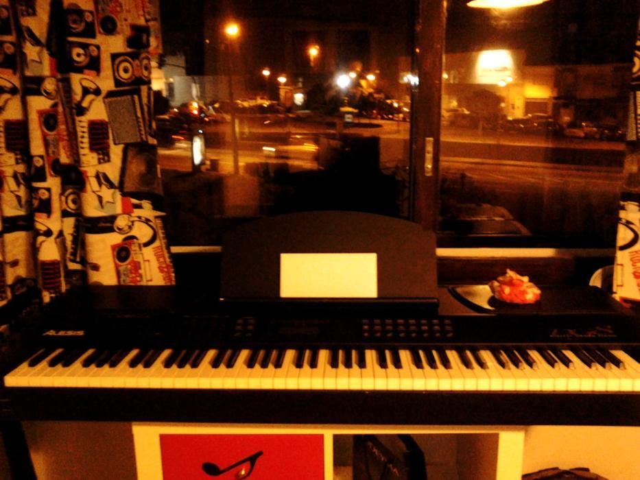 Piano profissional Alesis
