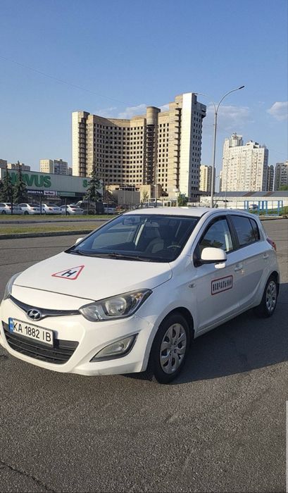 Автоінструктор Київ, приватні уроки водіння.