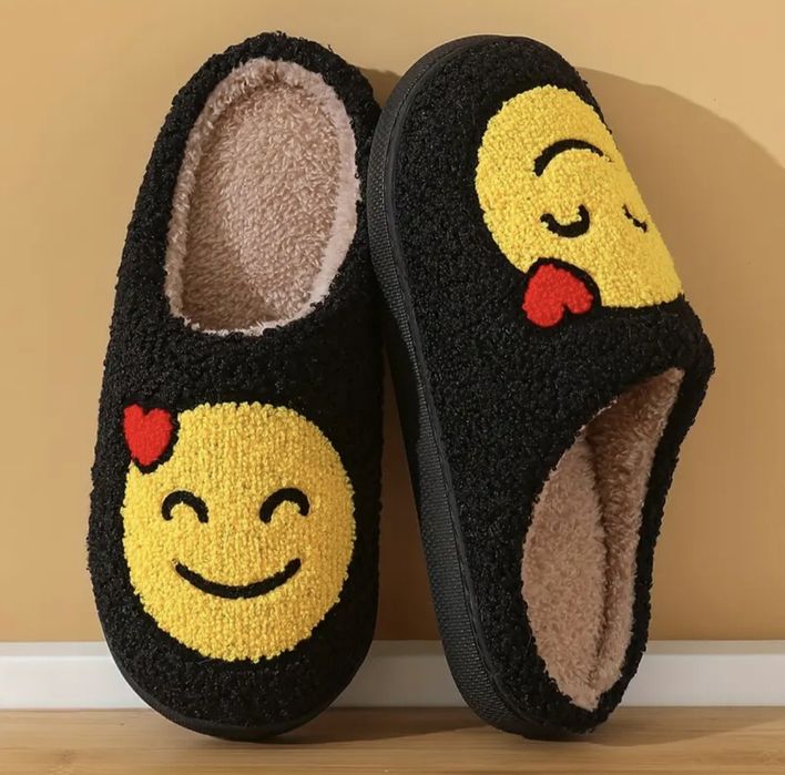 Чудові кімнатні капці Смайлик