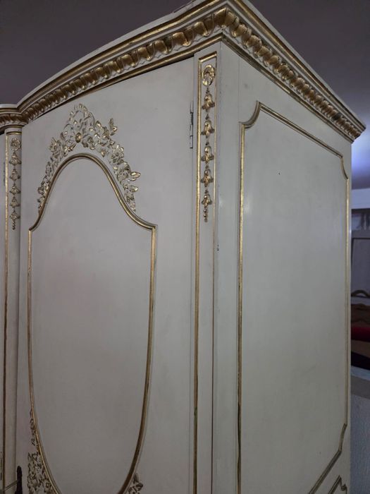 Roupeiro clássico em teka