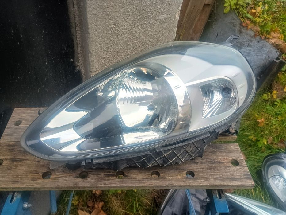 Fiat Punto Grande Evo lampa przednia Valeo