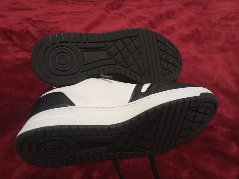 Кросiвки (кеди)  Graceland